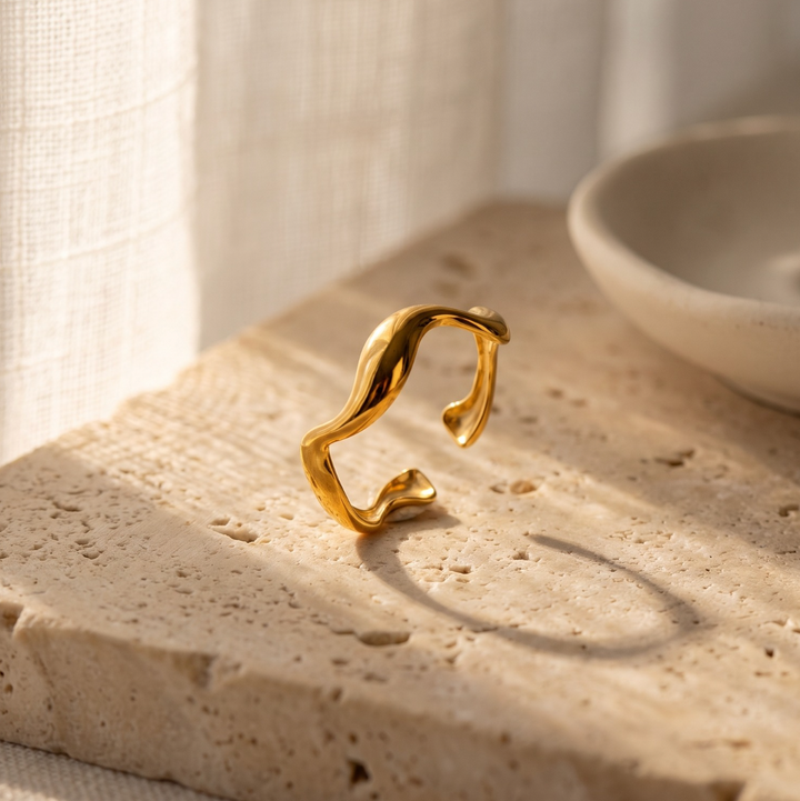 The Lueur Ring